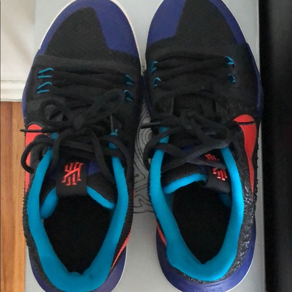Nike Kyrie 5. Grade school size 7 - Picture 5 of 8
